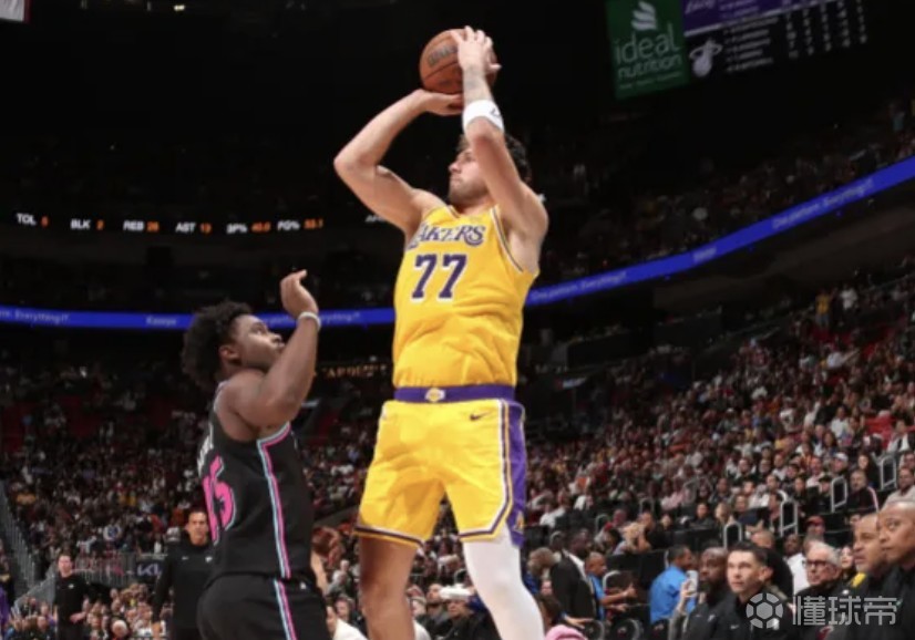 A-史密斯：東契奇過去八場的表現，魔術師、科比、奧尼爾都沒能做到